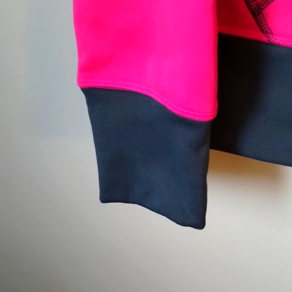 Women's size small pink and gray in excellent shape therma fit, thumb holes, - Picture 4 of 9